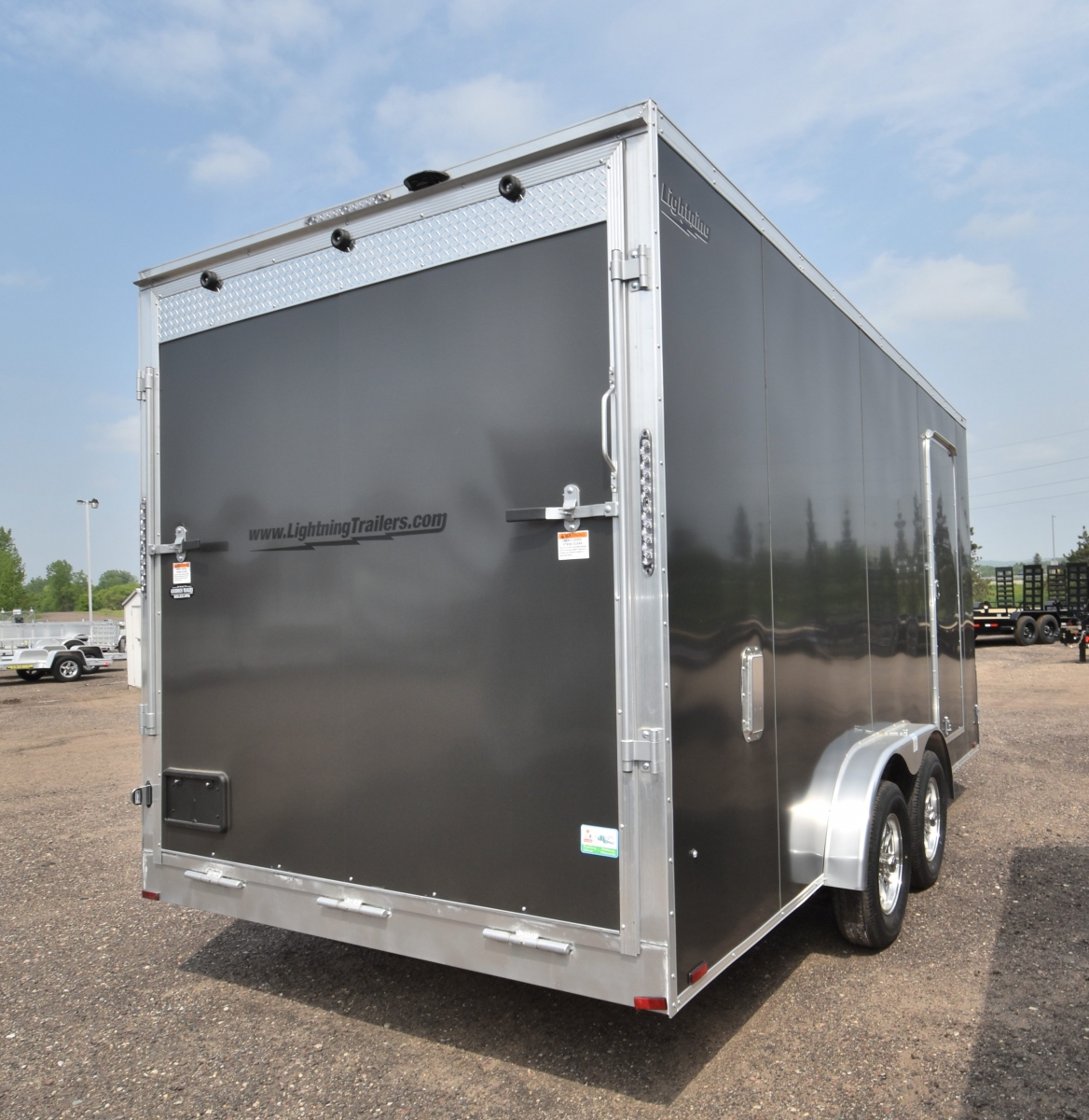 LTFES 7.5X16+5' V DRIVE IN/OUT W/ESCAPE DOOR